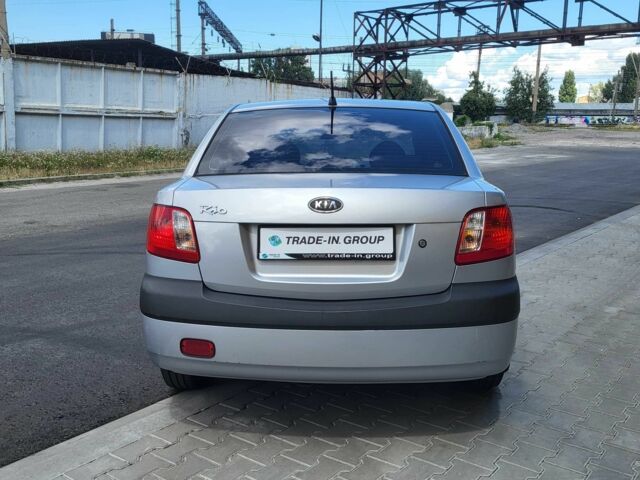 Серый Киа Рио, объемом двигателя 1.4 л и пробегом 224 тыс. км за 3487 $, фото 10 на Automoto.ua