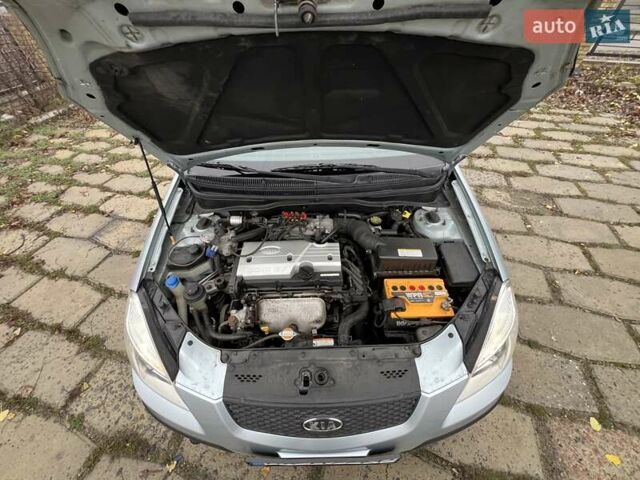 Сірий Кіа Ріо, об'ємом двигуна 1.4 л та пробігом 241 тис. км за 4300 $, фото 5 на Automoto.ua