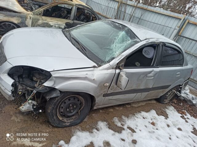 Сірий Кіа Ріо, об'ємом двигуна 1.4 л та пробігом 120 тис. км за 1500 $, фото 2 на Automoto.ua