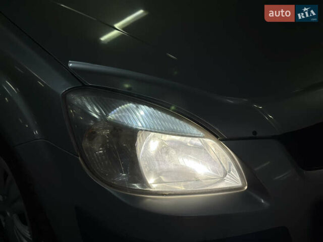 Серый Киа Рио, объемом двигателя 1.4 л и пробегом 220 тыс. км за 3400 $, фото 35 на Automoto.ua