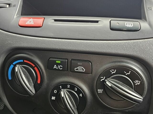 Серый Киа Рио, объемом двигателя 1.3 л и пробегом 160 тыс. км за 4300 $, фото 23 на Automoto.ua