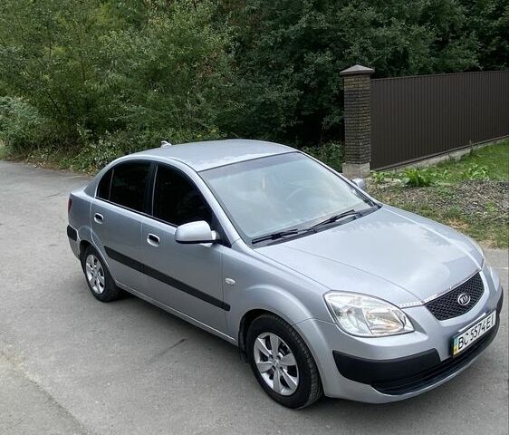Сірий Кіа Ріо, об'ємом двигуна 1.4 л та пробігом 307 тис. км за 3446 $, фото 4 на Automoto.ua