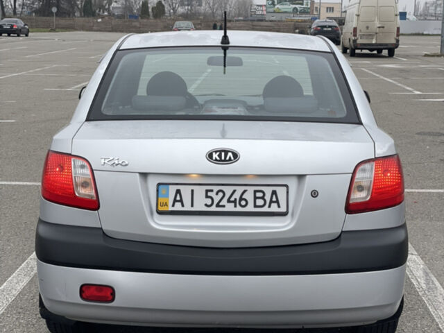 Серый Киа Рио, объемом двигателя 1.4 л и пробегом 272 тыс. км за 3400 $, фото 6 на Automoto.ua