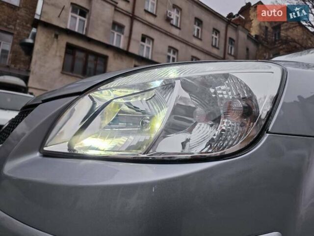 Серый Киа Рио, объемом двигателя 1.4 л и пробегом 94 тыс. км за 4900 $, фото 16 на Automoto.ua