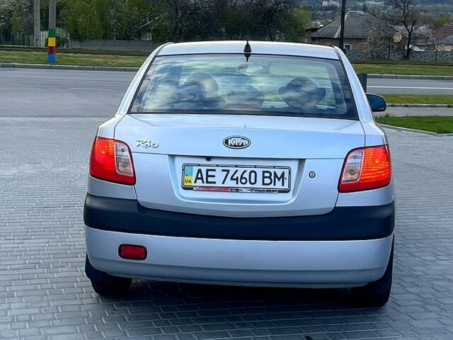 Серый Киа Рио, объемом двигателя 1.4 л и пробегом 186 тыс. км за 4400 $, фото 3 на Automoto.ua