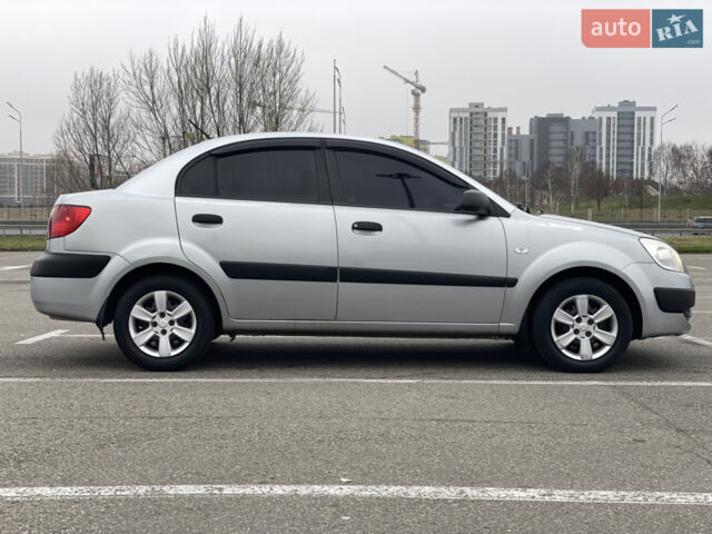 Серый Киа Рио, объемом двигателя 1.4 л и пробегом 272 тыс. км за 3400 $, фото 1 на Automoto.ua
