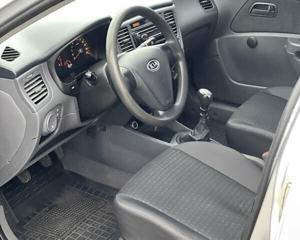 Сірий Кіа Ріо, об'ємом двигуна 1.4 л та пробігом 272 тис. км за 3900 $, фото 11 на Automoto.ua