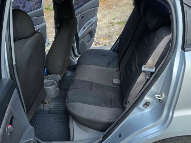 Сірий Кіа Ріо, об'ємом двигуна 1.6 л та пробігом 194 тис. км за 3800 $, фото 6 на Automoto.ua