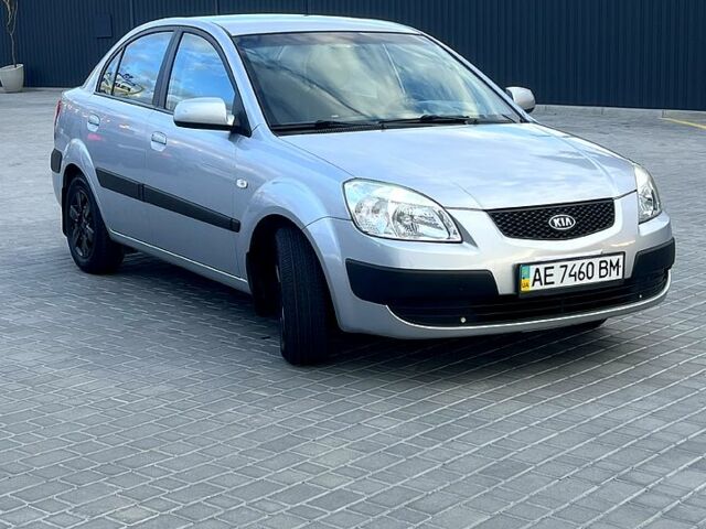 Серый Киа Рио, объемом двигателя 1.4 л и пробегом 186 тыс. км за 4400 $, фото 5 на Automoto.ua
