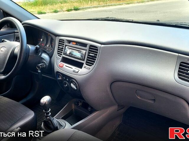 Сірий Кіа Ріо, об'ємом двигуна 1.4 л та пробігом 224 тис. км за 3500 $, фото 2 на Automoto.ua
