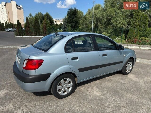 Сірий Кіа Ріо, об'ємом двигуна 1.4 л та пробігом 171 тис. км за 4000 $, фото 1 на Automoto.ua