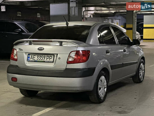 Серый Киа Рио, объемом двигателя 1.4 л и пробегом 220 тыс. км за 3400 $, фото 5 на Automoto.ua