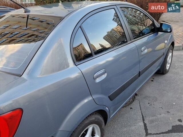 Серый Киа Рио, объемом двигателя 1.3 л и пробегом 156 тыс. км за 4200 $, фото 2 на Automoto.ua