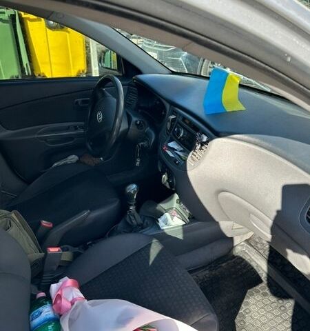 Серый Киа Рио, объемом двигателя 1.4 л и пробегом 244 тыс. км за 2900 $, фото 12 на Automoto.ua