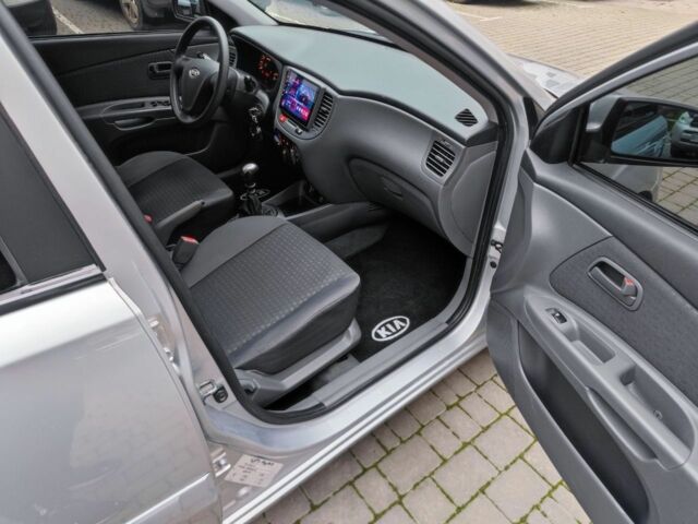 Сірий Кіа Ріо, об'ємом двигуна 1.4 л та пробігом 94 тис. км за 4900 $, фото 9 на Automoto.ua