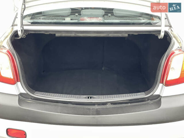 Серый Киа Рио, объемом двигателя 1.4 л и пробегом 272 тыс. км за 3400 $, фото 18 на Automoto.ua