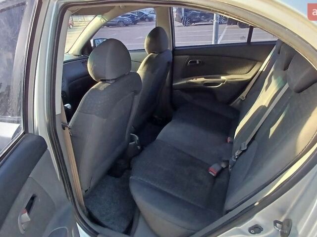 Серый Киа Рио, объемом двигателя 1.4 л и пробегом 220 тыс. км за 3800 $, фото 8 на Automoto.ua