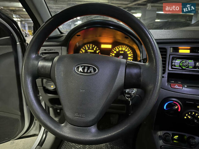 Серый Киа Рио, объемом двигателя 1.4 л и пробегом 220 тыс. км за 3400 $, фото 25 на Automoto.ua
