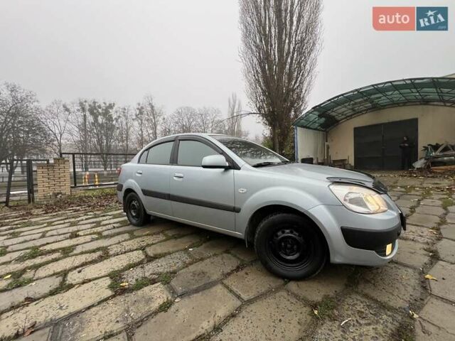 Сірий Кіа Ріо, об'ємом двигуна 1.4 л та пробігом 241 тис. км за 4300 $, фото 3 на Automoto.ua