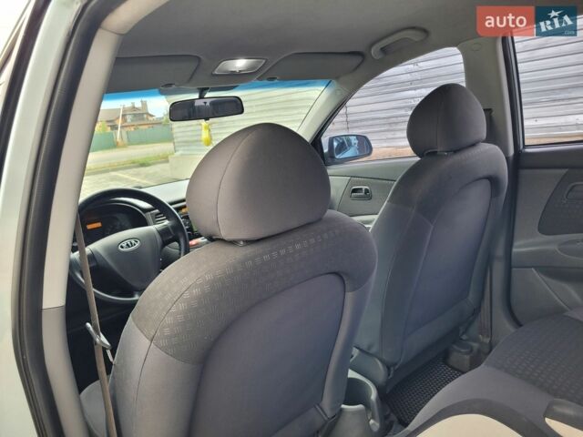 Серый Киа Рио, объемом двигателя 1.4 л и пробегом 230 тыс. км за 4999 $, фото 32 на Automoto.ua