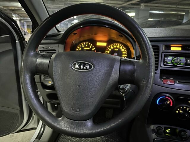 Серый Киа Рио, объемом двигателя 1.4 л и пробегом 220 тыс. км за 3700 $, фото 13 на Automoto.ua