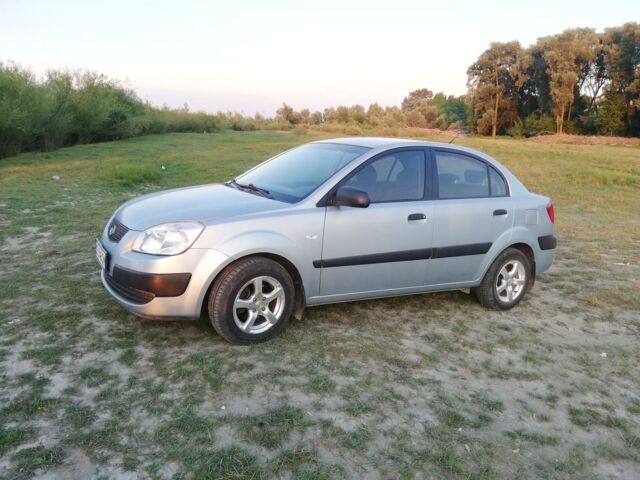 Серый Киа Рио, объемом двигателя 1.4 л и пробегом 142 тыс. км за 5000 $, фото 1 на Automoto.ua