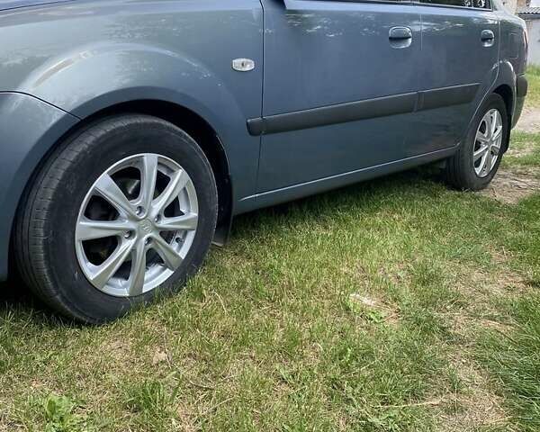 Сірий Кіа Ріо, об'ємом двигуна 1.5 л та пробігом 137 тис. км за 4500 $, фото 2 на Automoto.ua