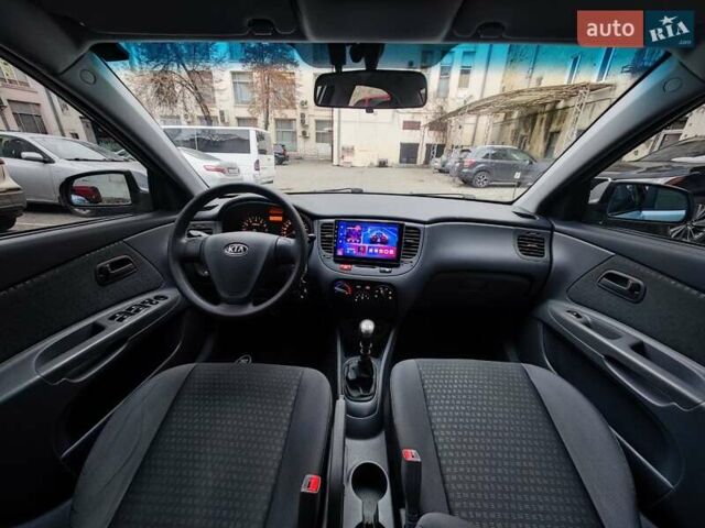 Серый Киа Рио, объемом двигателя 1.4 л и пробегом 94 тыс. км за 4900 $, фото 36 на Automoto.ua
