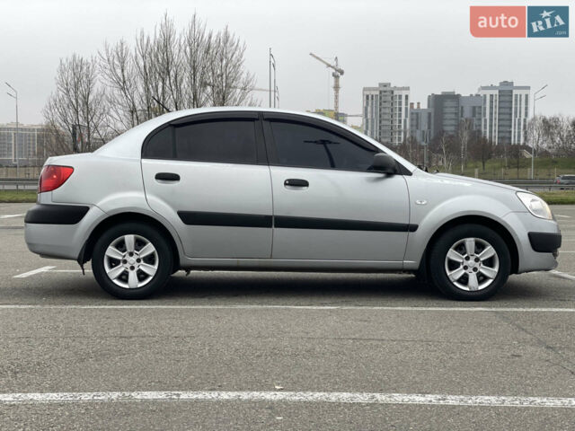 Сірий Кіа Ріо, об'ємом двигуна 1.4 л та пробігом 272 тис. км за 3400 $, фото 1 на Automoto.ua