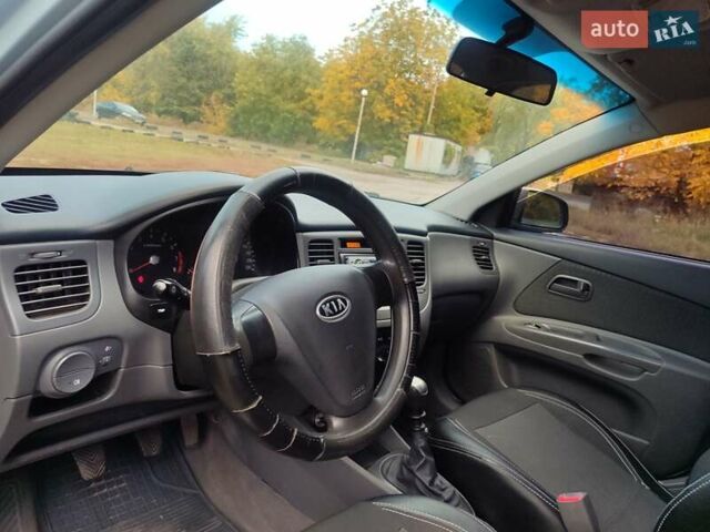 Серый Киа Рио, объемом двигателя 1.4 л и пробегом 176 тыс. км за 4600 $, фото 17 на Automoto.ua