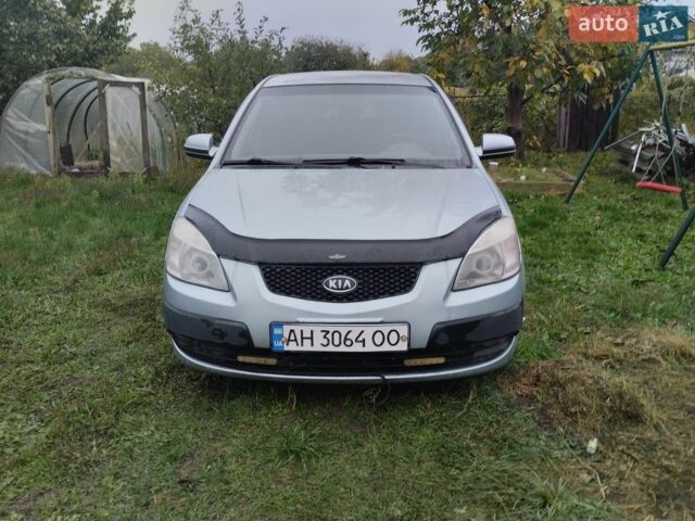 Сірий Кіа Ріо, об'ємом двигуна 1.4 л та пробігом 177 тис. км за 3500 $, фото 1 на Automoto.ua