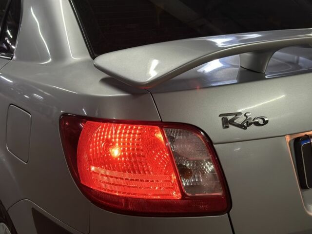 Серый Киа Рио, объемом двигателя 1.4 л и пробегом 220 тыс. км за 3700 $, фото 22 на Automoto.ua