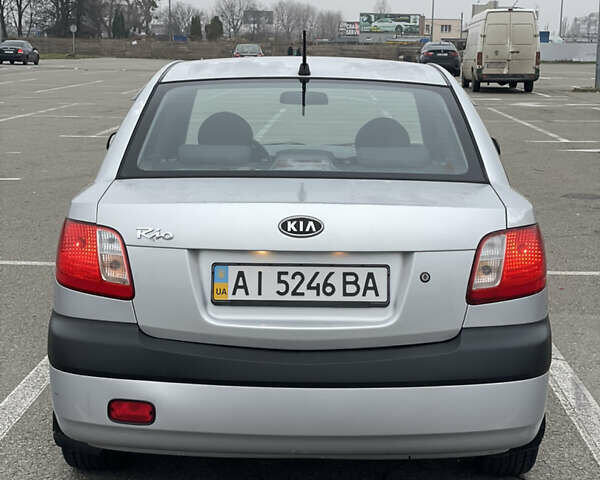 Серый Киа Рио, объемом двигателя 1.4 л и пробегом 272 тыс. км за 3400 $, фото 7 на Automoto.ua
