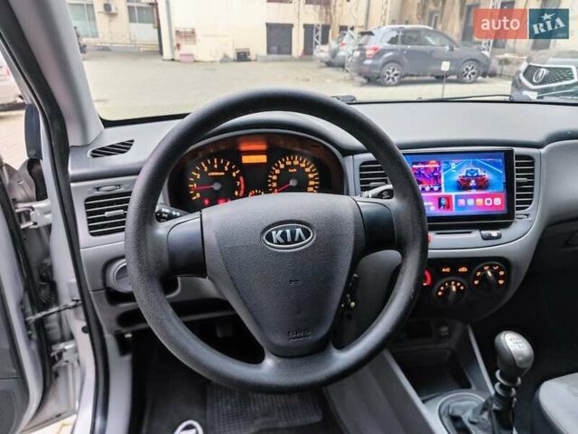 Серый Киа Рио, объемом двигателя 1.4 л и пробегом 94 тыс. км за 4900 $, фото 24 на Automoto.ua