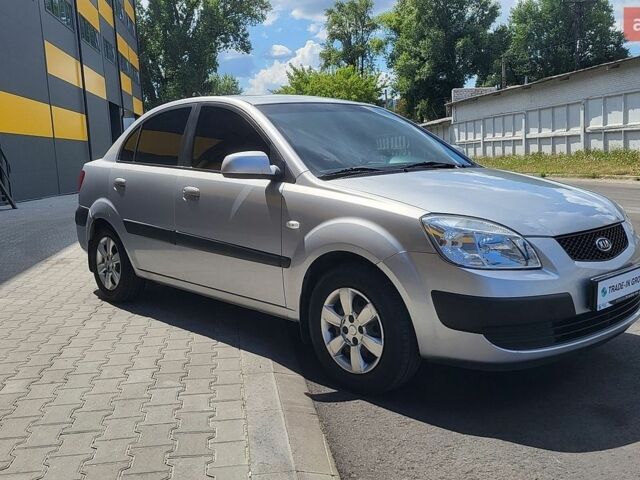 Серый Киа Рио, объемом двигателя 1.4 л и пробегом 224 тыс. км за 3500 $, фото 6 на Automoto.ua