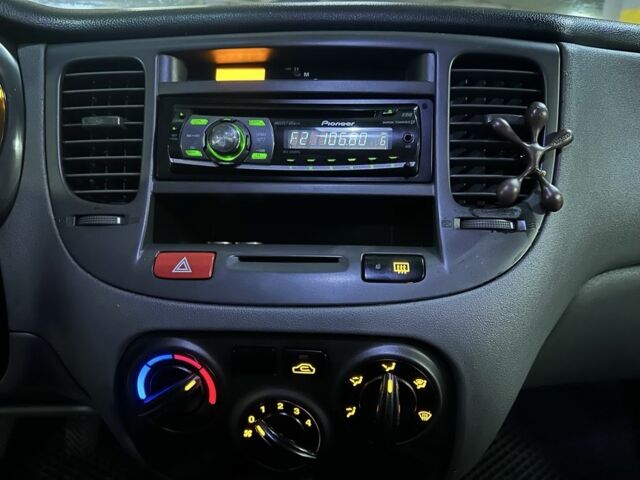 Серый Киа Рио, объемом двигателя 1.4 л и пробегом 220 тыс. км за 3700 $, фото 14 на Automoto.ua