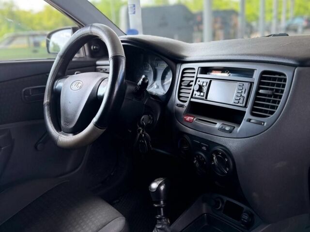 Серый Киа Рио, объемом двигателя 0 л и пробегом 243 тыс. км за 4200 $, фото 7 на Automoto.ua