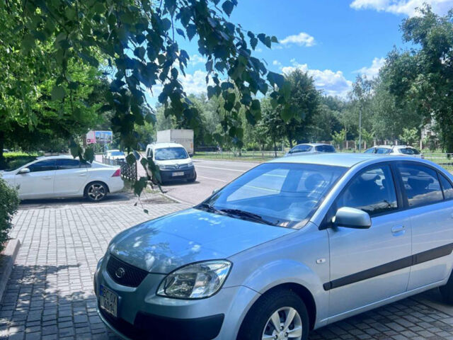 Сірий Кіа Ріо, об'ємом двигуна 1.4 л та пробігом 180 тис. км за 4200 $, фото 1 на Automoto.ua