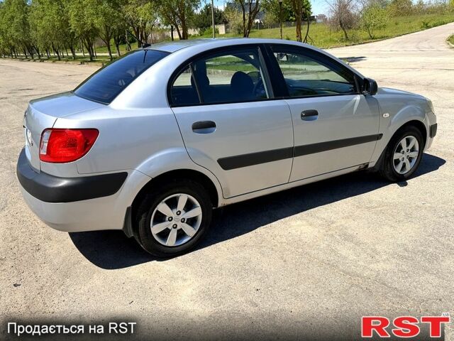 Серый Киа Рио, объемом двигателя 1.4 л и пробегом 242 тыс. км за 3600 $, фото 5 на Automoto.ua