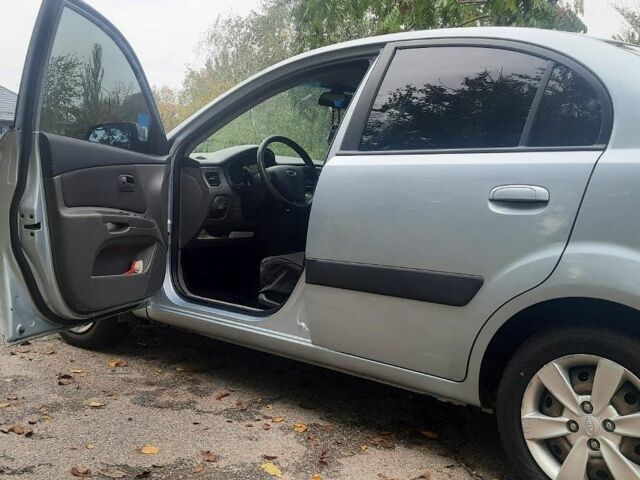 Сірий Кіа Ріо, об'ємом двигуна 1.5 л та пробігом 200 тис. км за 5100 $, фото 16 на Automoto.ua