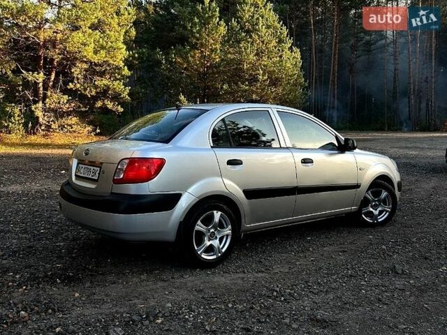Серый Киа Рио, объемом двигателя 1.4 л и пробегом 219 тыс. км за 2800 $, фото 2 на Automoto.ua