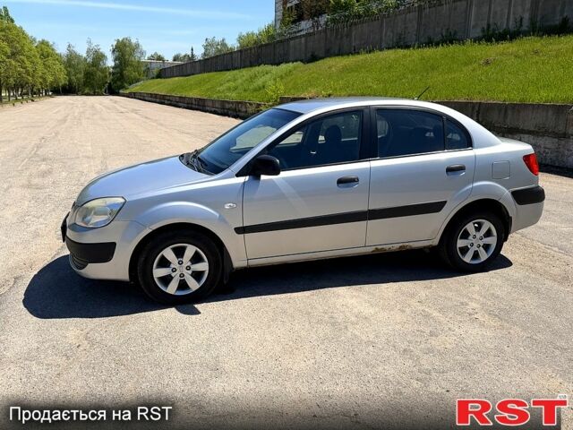Серый Киа Рио, объемом двигателя 1.4 л и пробегом 242 тыс. км за 3600 $, фото 2 на Automoto.ua