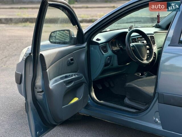 Сірий Кіа Ріо, об'ємом двигуна 1.49 л та пробігом 300 тис. км за 3700 $, фото 4 на Automoto.ua