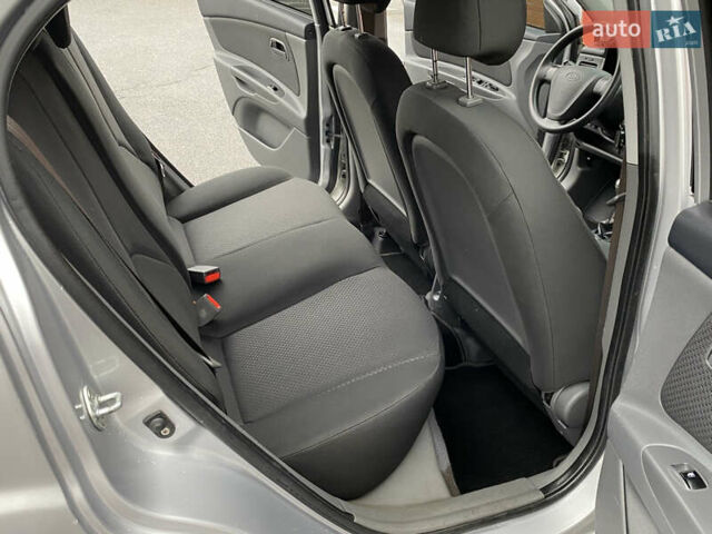 Серый Киа Рио, объемом двигателя 1.4 л и пробегом 179 тыс. км за 3999 $, фото 35 на Automoto.ua