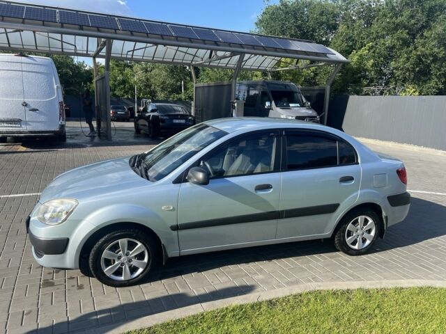 Сірий Кіа Ріо, об'ємом двигуна 1.4 л та пробігом 179 тис. км за 3300 $, фото 4 на Automoto.ua