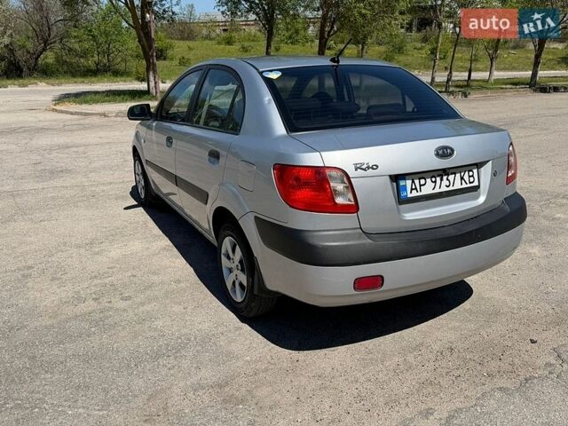 Серый Киа Рио, объемом двигателя 1.4 л и пробегом 242 тыс. км за 3600 $, фото 7 на Automoto.ua