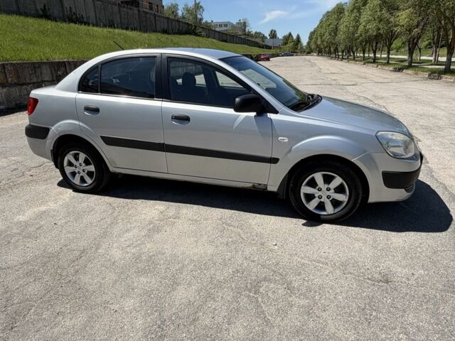 Серый Киа Рио, объемом двигателя 1.4 л и пробегом 242 тыс. км за 3600 $, фото 6 на Automoto.ua
