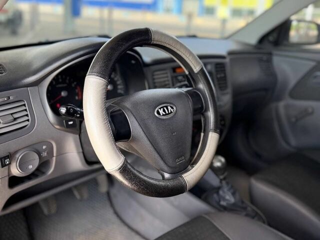 Серый Киа Рио, объемом двигателя 1.4 л и пробегом 243 тыс. км за 4200 $, фото 13 на Automoto.ua