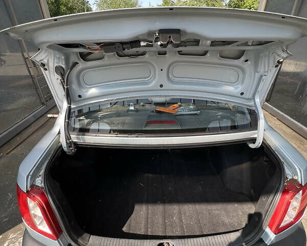 Серый Киа Рио, объемом двигателя 1.4 л и пробегом 177 тыс. км за 4400 $, фото 7 на Automoto.ua