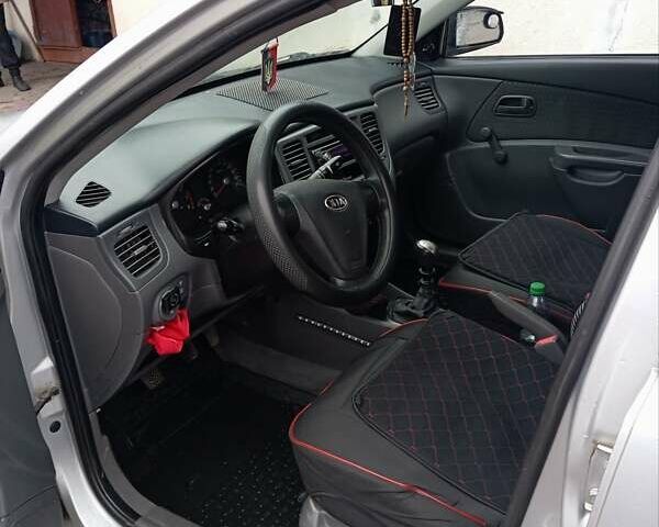 Сірий Кіа Ріо, об'ємом двигуна 1.4 л та пробігом 300 тис. км за 4000 $, фото 11 на Automoto.ua